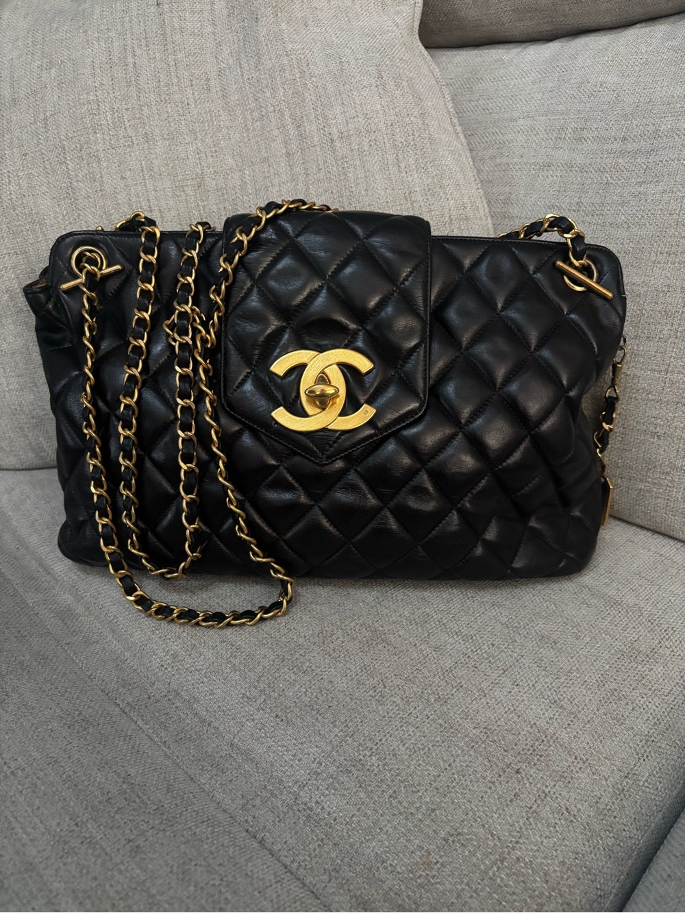 CHANEL Black Quilted Lambskin Shoulder Bag with Gold CC Turnlock